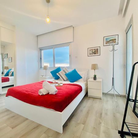 Panoramic Seaside Getaway, 2-Br Penthouse Apartment Ларнака Екстериор снимка