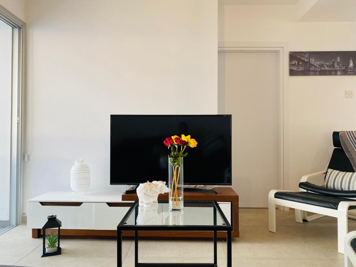 Panoramic Seaside Getaway, 2-Br Penthouse Apartment Ларнака Екстериор снимка