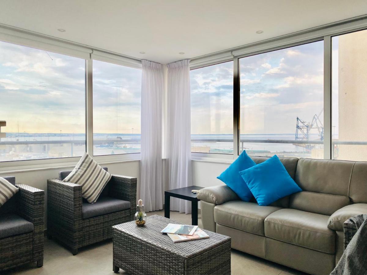 Panoramic Seaside Getaway, 2-Br Penthouse Apartment Ларнака Екстериор снимка