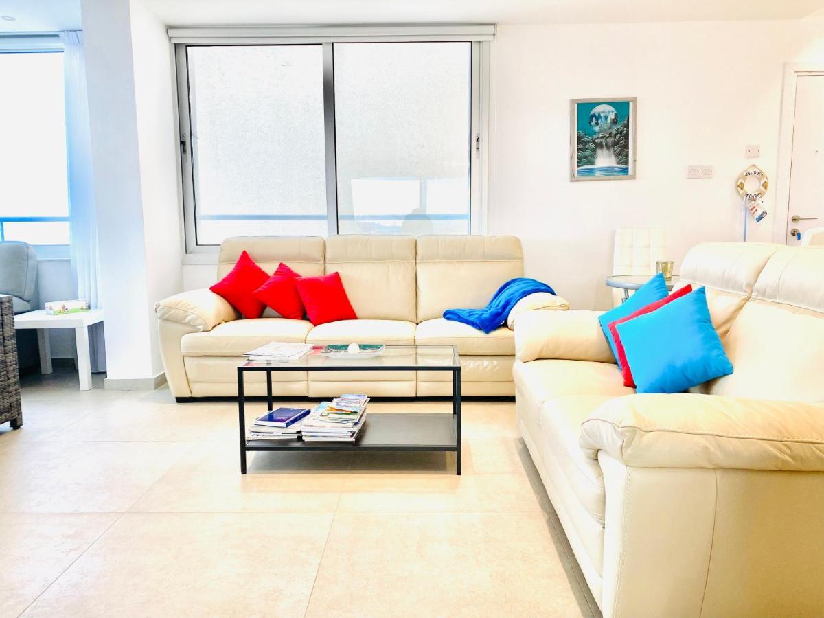 Panoramic Seaside Getaway, 2-Br Penthouse Apartment Ларнака Екстериор снимка