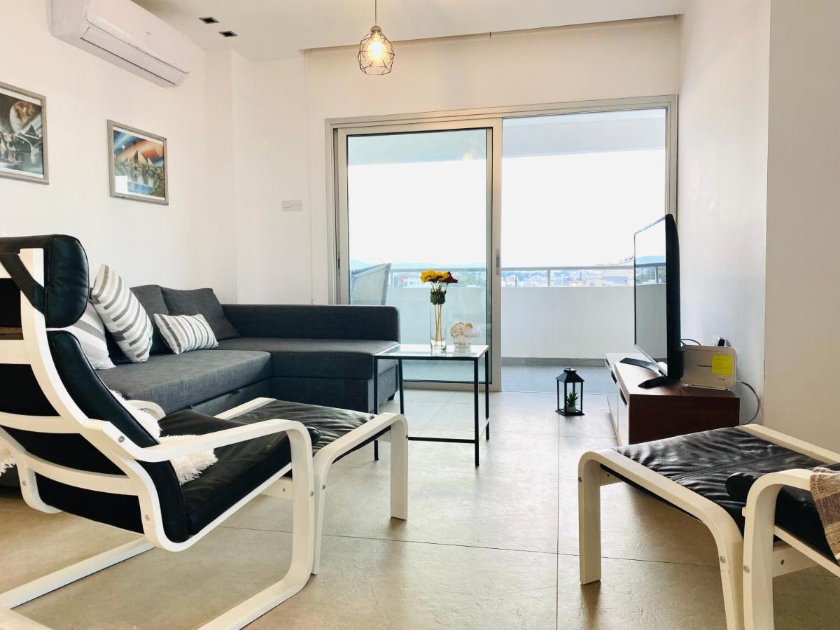 Panoramic Seaside Getaway, 2-Br Penthouse Apartment Ларнака Екстериор снимка