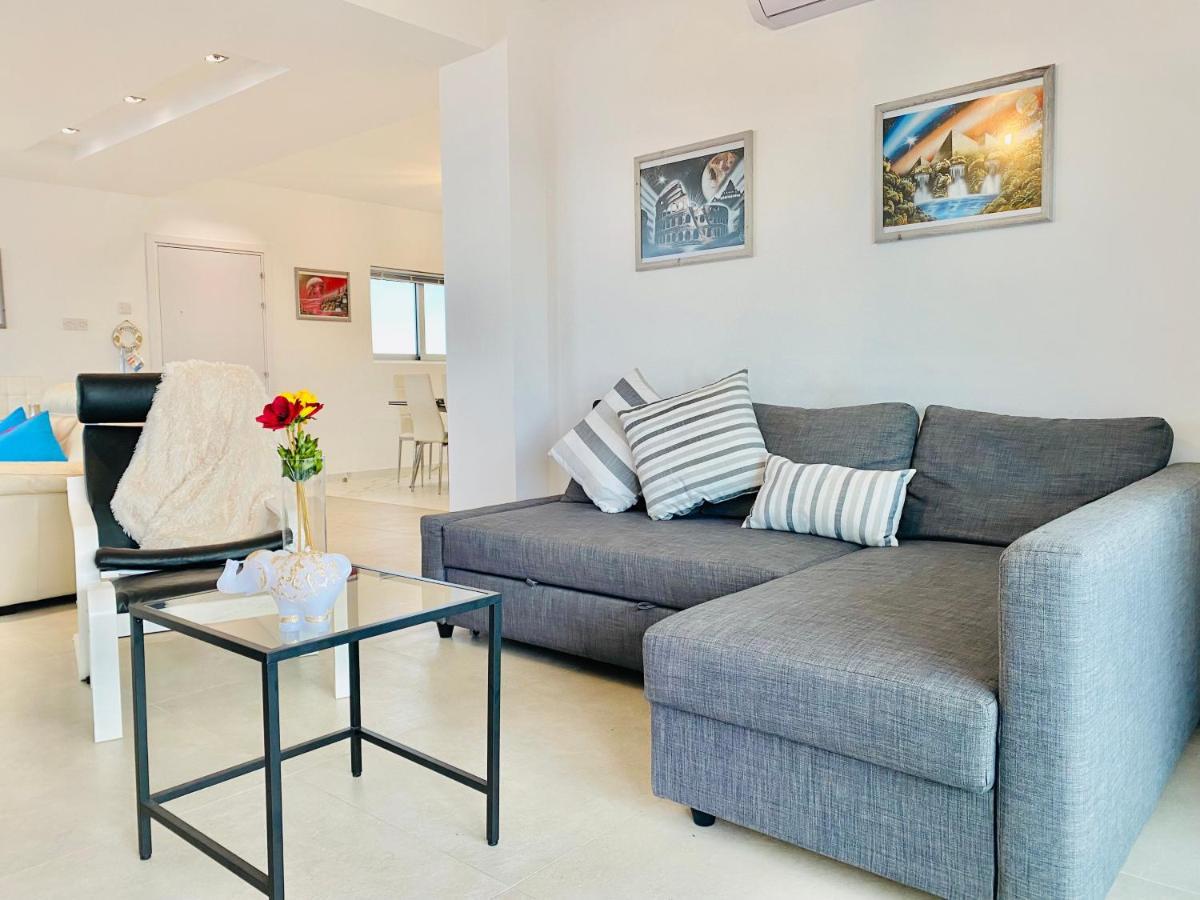 Panoramic Seaside Getaway, 2-Br Penthouse Apartment Ларнака Екстериор снимка