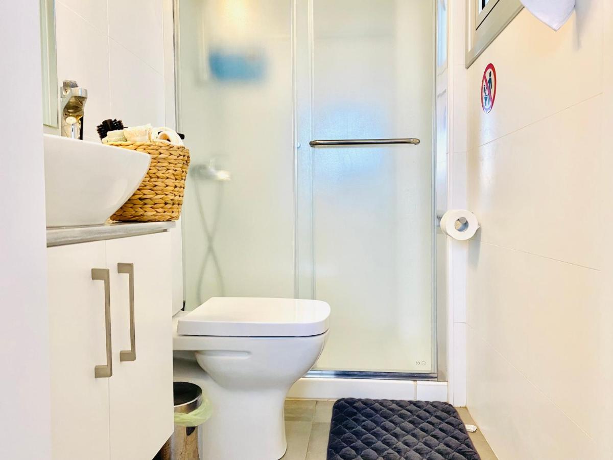 Panoramic Seaside Getaway, 2-Br Penthouse Apartment Ларнака Екстериор снимка
