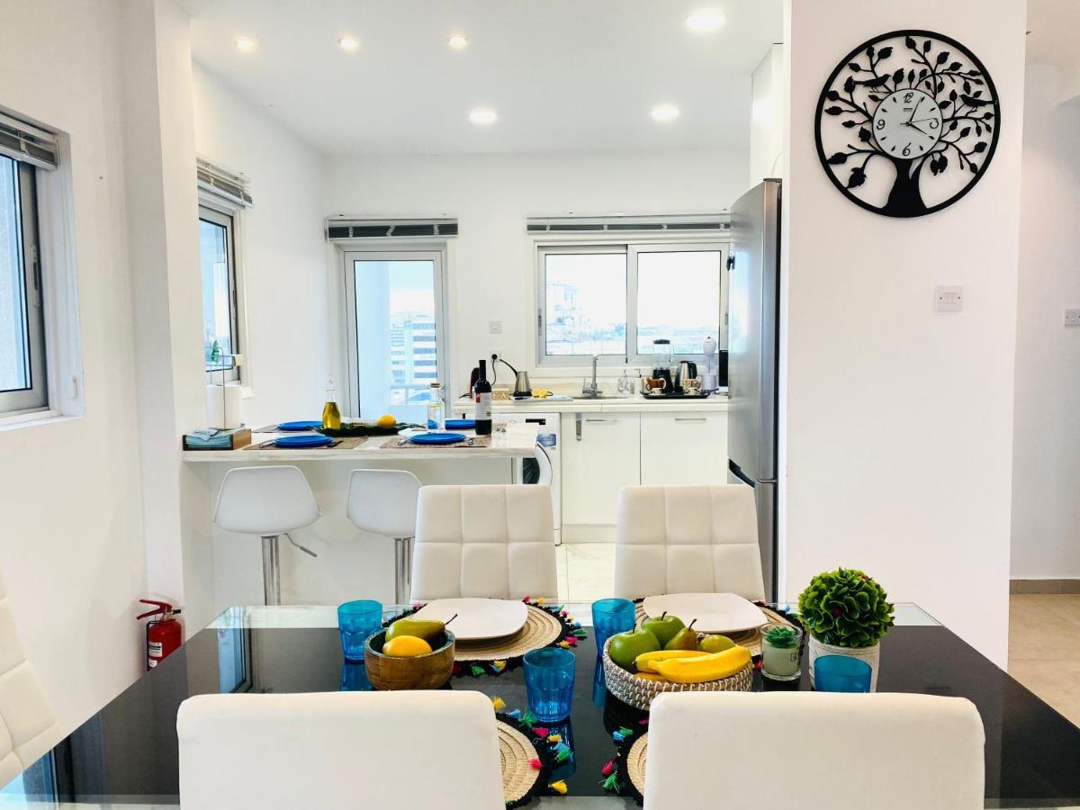 Panoramic Seaside Getaway, 2-Br Penthouse Apartment Ларнака Екстериор снимка